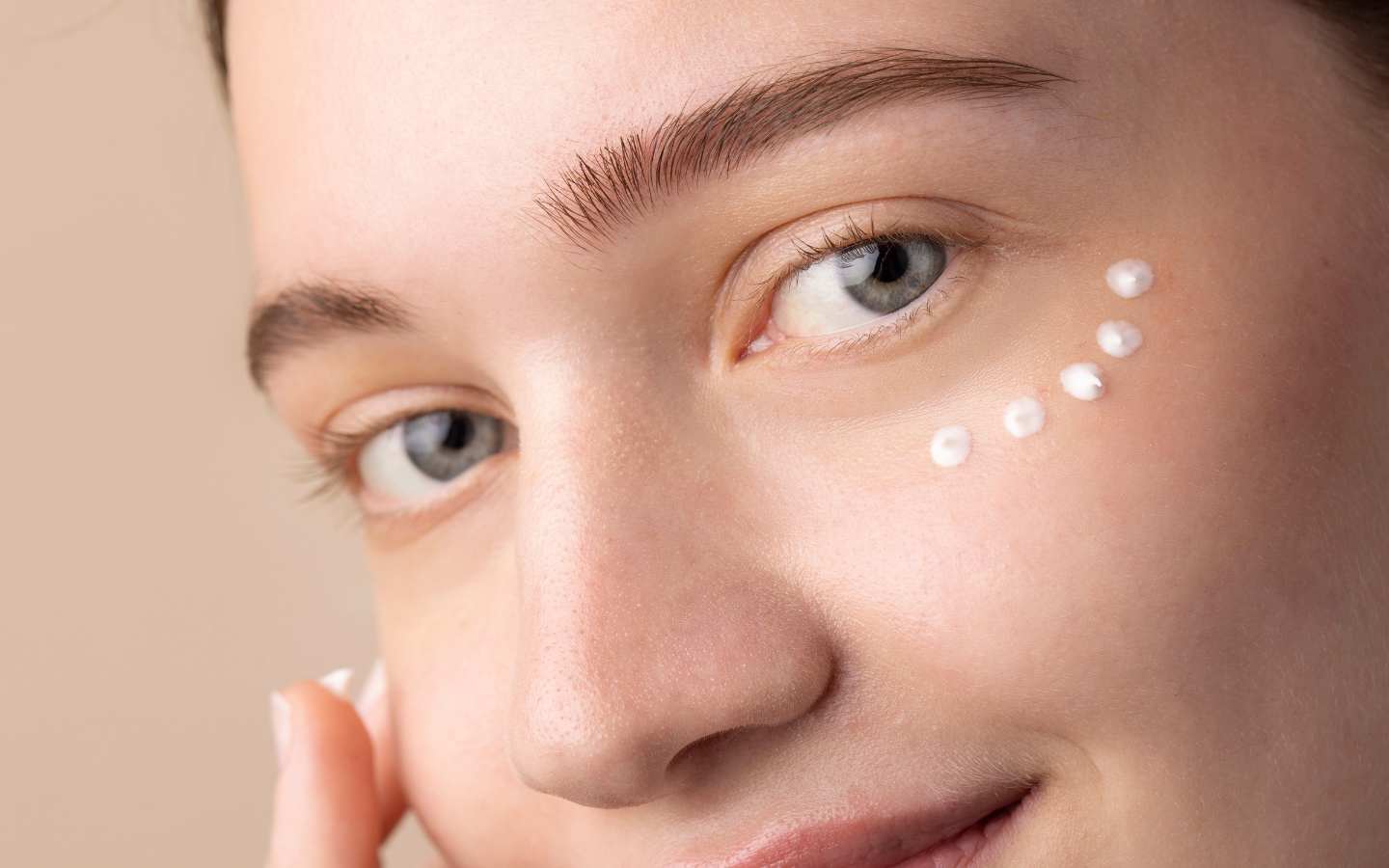 Cómo hidratar el contorno de los ojos adecuadamente